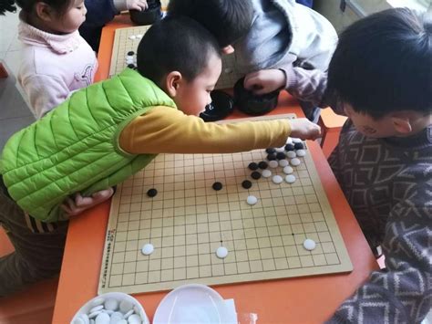 2015年龙湖区“龙光杯”中小学生(幼儿)棋类运动会在金涛小学举行