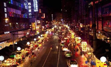 老外到中国旅游，走在凌晨三点的大街，直言：难怪中国发展快