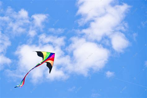 风筝在飞高清图片下载-正版图片501450390-摄图网