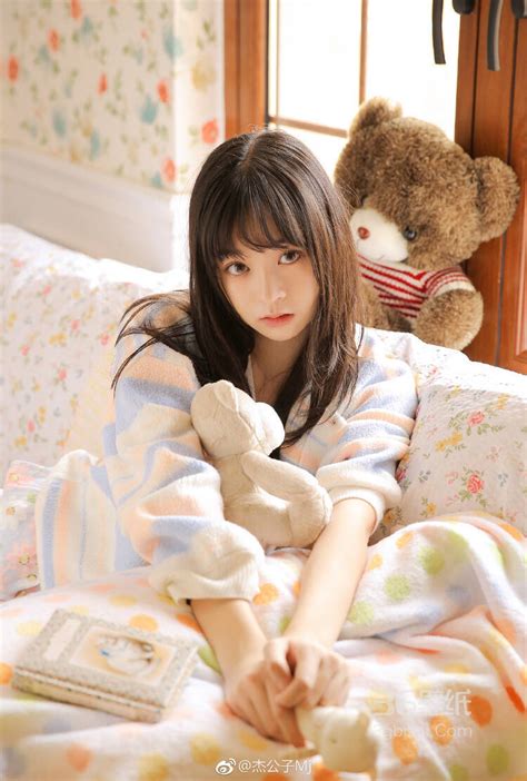 日本温柔大眼女生头像