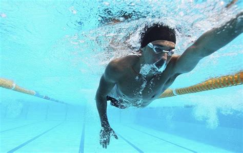 自由泳出发技术动作图解，自由泳出发视频教学(3)-健身吧