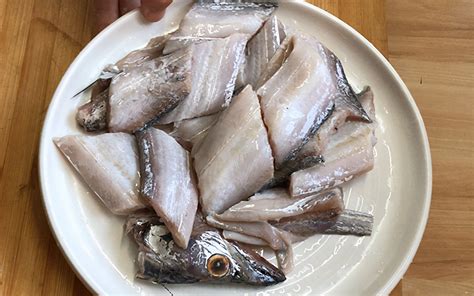 带鱼怎么做好吃又简单炸带鱼，做法简单，酥香金黄无腥味 | 说明书网