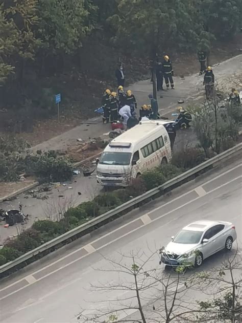 荆州城南发生一起交通事故 的士与奥迪越野相撞-新闻中心-荆州新闻网