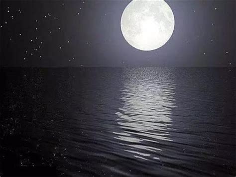 水中月天上月,海上月是天上月,水中月镜中花_大山谷图库
