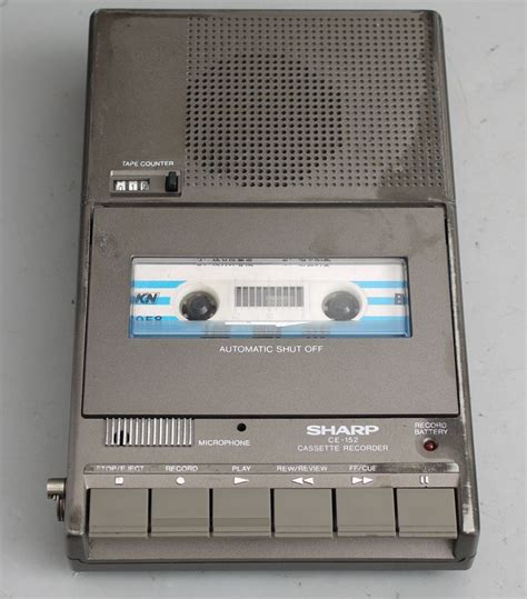 白色隔离的老式录音带盒的特写高清图片下载-正版图片502972842-摄图网