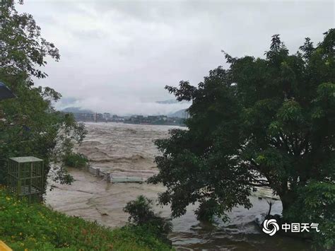 四川雅安遭持续暴雨引发山洪道路中断-图片频道