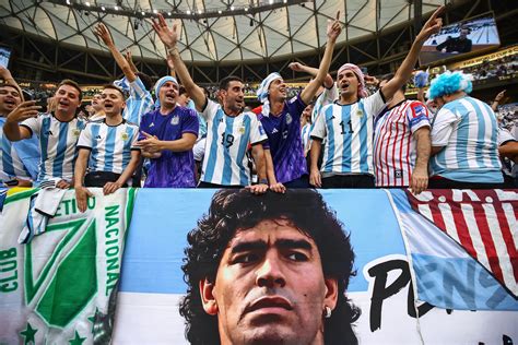 南美足联昨日举行致敬阿根廷国家队的颁奖典礼……