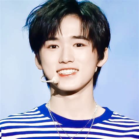 宋亚轩表情包/头像图片 宋亚轩表情包/头像图片