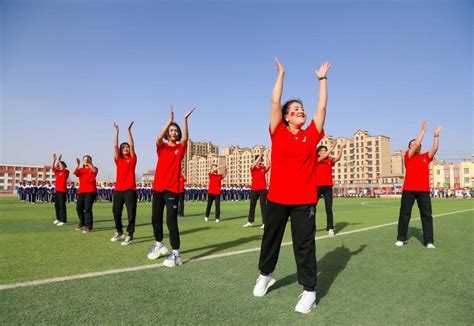 新疆青少年足球公益活动在乌鲁木齐市举行-新闻中心-天山网