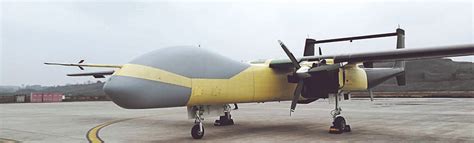 腾盾双尾蝎D 全球首款大型四发无人机成功首飞 四川腾盾科创研发的双尾蝎D是全球首款大型4引擎、多用途、中空长航时固定翼 无人机 ，机翼展20米 ...
