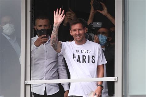 梅西正式转会巴黎圣日耳曼：来这里是为了夺冠 - 国际日报