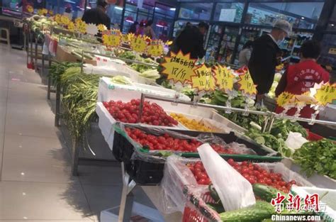 青菜价格大降，野菜成市场新贵_荔枝网新闻
