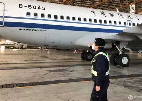 中国邮政第18班专机从上海飞往武汉 - 中国邮政集团有限公司
