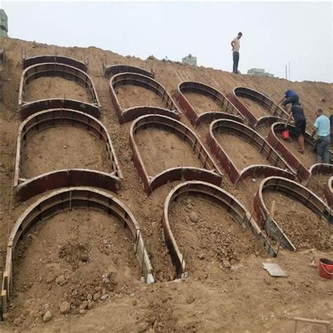 吉林铁路路基边坡护坡浇筑式拱形骨架钢模板