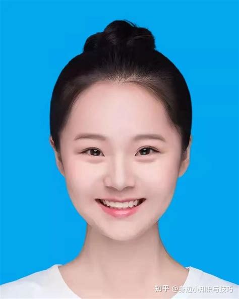白色二寸照片图片