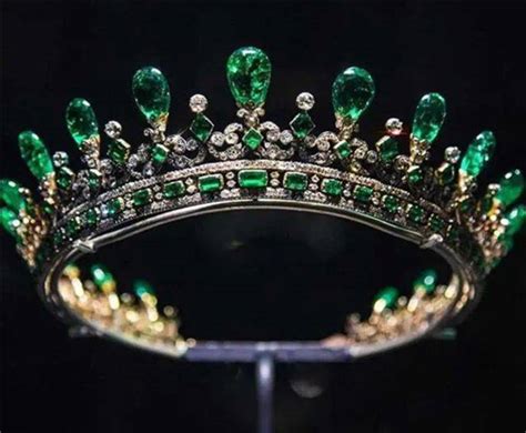 HK说珠宝 | 英女王王冠大赏：连起来可绕地球N圈_凤凰网