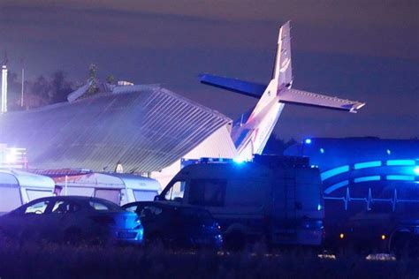 波兰一架小型飞机撞上飞机机库 已致5死8伤