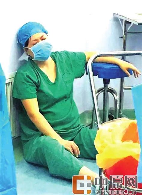 该不该为怀孕护士的跪地托举点赞？--千龙网·中国首都网
