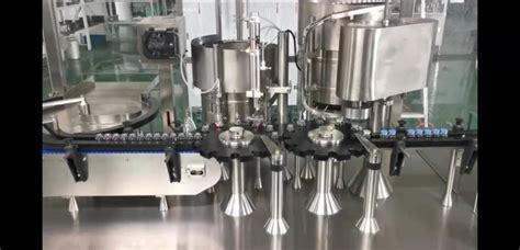 全自动液体灌装机生产线 - 武汉菲泰克