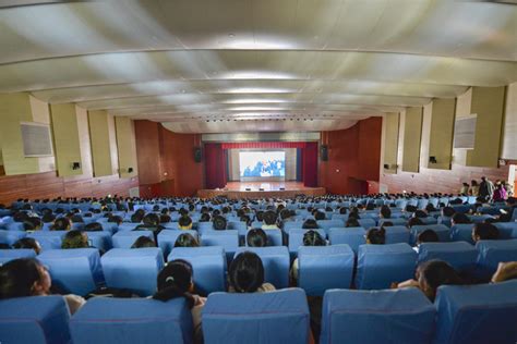 学院组织观看影片《李学生》-河南开封科技传媒学院