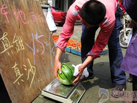 “感谢这么多网友买西瓜，我们不会乱涨价的”_凤凰网