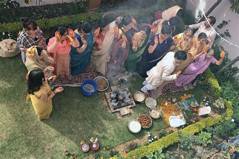 印度印度婚礼仪式在寺庙里高清摄影大图-千库网
