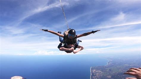 海花岛跳伞丨海南三亚4000米双人跳伞体验，绝无仅有的震撼
