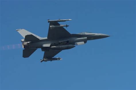 台媒称美台敲定F16战机军售案 10年总价共620亿美元_中国网