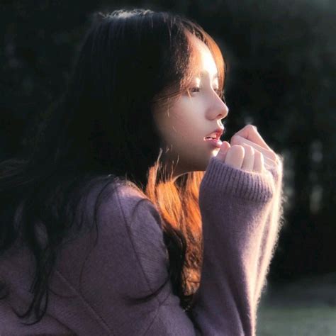 分手后前任头像甜美女生