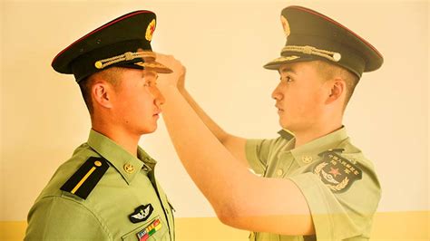 军校毕业季 get3D毕业照拍摄技能 - 中国军网
