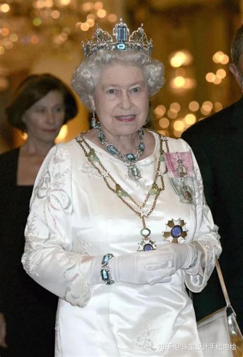 私荐||在位七十年，英女王究竟戴过哪些珠宝？之（胸针篇)_凤凰网娱乐_凤凰网