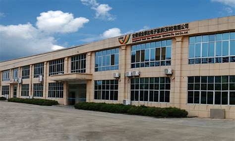 2012年9月23日玉林市第九届玉博会隆重开幕，玉林市有关领导来到我公司展位前参观。| - 广西仲礼企业集团公司