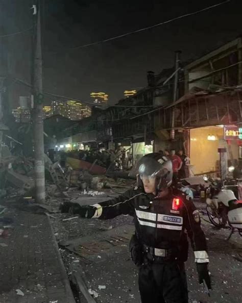 山东高密临街门店发生爆炸，银行和烤鱼店损毁严重，当地紧急处置_四川在线