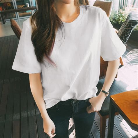 白色t恤甜美女生头像