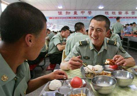 各国部队食堂大PK，咱们中国解放军堪称舌尖上的美食