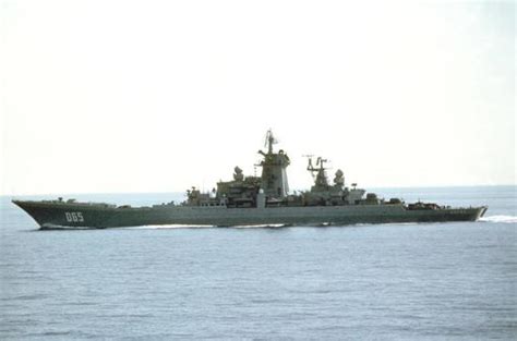 中国海军舰艇编队再次穿越宫古海峡，御用摄影师又忙拍照了！__凤凰网