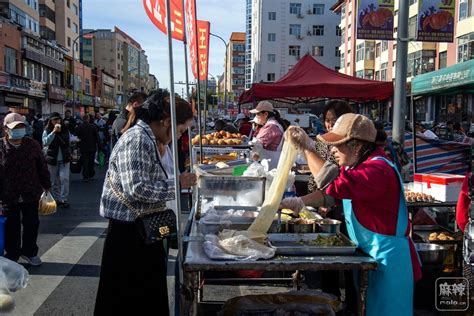 俄罗斯人组团去黑龙江吃早饭，黑河早市摊拉起中俄双语招牌
