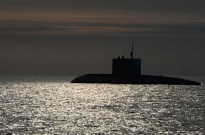 2000年俄罗斯的库尔斯克核潜艇，为何沉入海底？|爆炸|库尔斯克|海底_新浪新闻
