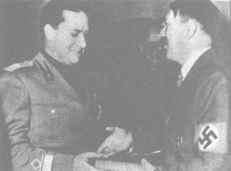 1936年10月，意大利外长齐亚诺访问柏林，两国签署秘密协定，结成“柏林—罗马轴心”。图为希特勒(右) 会见齐亚诺(左)-中国抗日战争-图片