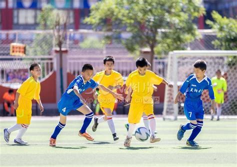 内蒙古呼和浩特：校园足球联赛火热举行-人民图片网