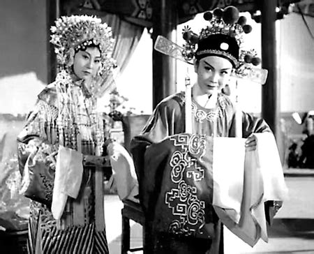 1959年黄梅戏电影《女驸马》剧照