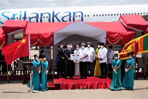 斯里兰卡总统迎接首批中国政府援斯新冠疫苗 - 世相 - 新湖南