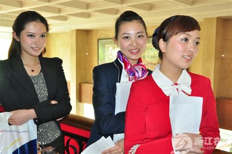 《中国机长》刷新大众对“空姐”认知 她们集美貌、才华和战斗力于一身 _深圳新闻网