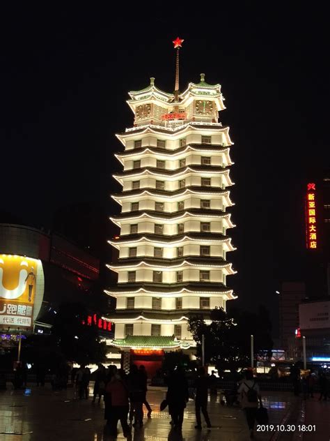 Vlog丨讲解员带你了解郑州二七纪念塔的前世今生_凤凰网视频_凤凰网