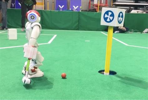 南大学子在“软银机器人杯”2017中国机器人技能大赛中获佳绩