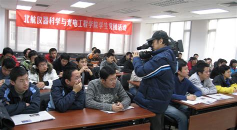 CCTV记者采访我校学生“热爱科学 热爱祖国”主题党团日活动-新闻网