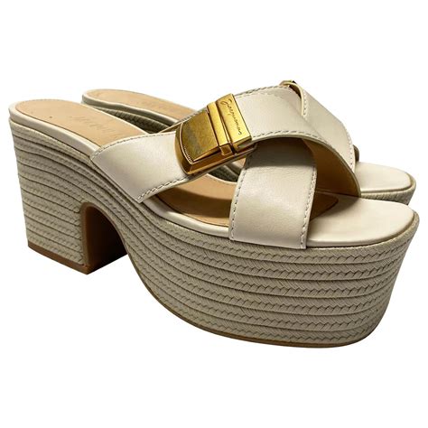 Jacquemus Les Sandales Tatanes Sandals in Off White Leather ref.493750 ...