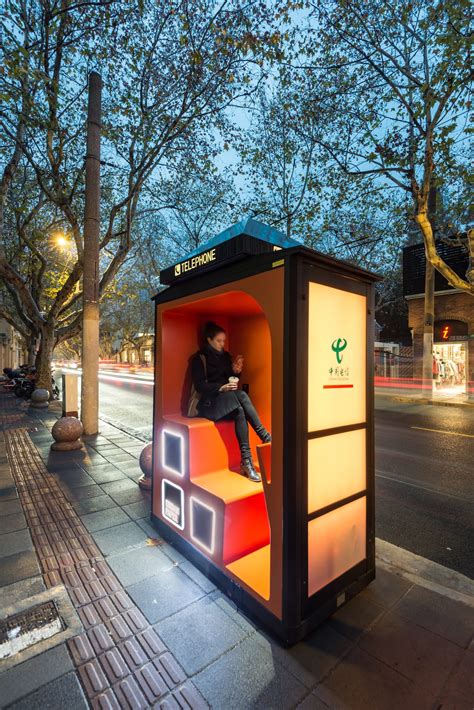 上海豫园路橙色电话亭装置-装置艺术案例-筑龙园林景观论坛