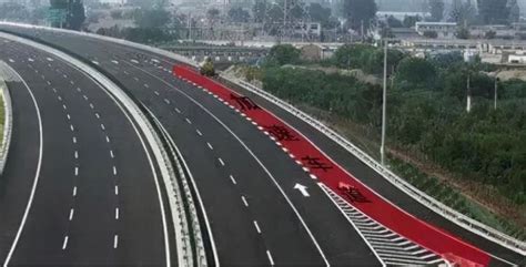 四车道高速公路，分车道限速解读，新手到底应该走哪条车道？
