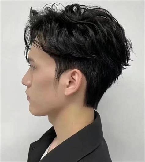 烫发发型男生图片